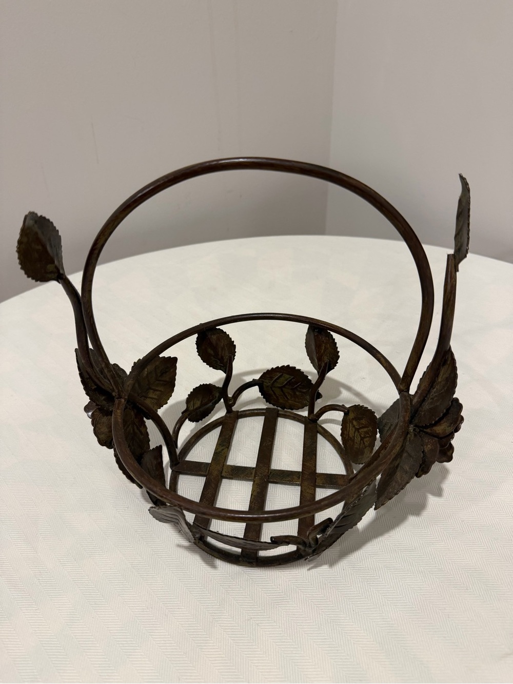 New Metal Leaf Basket sturdy Bronze Tone Floral Design